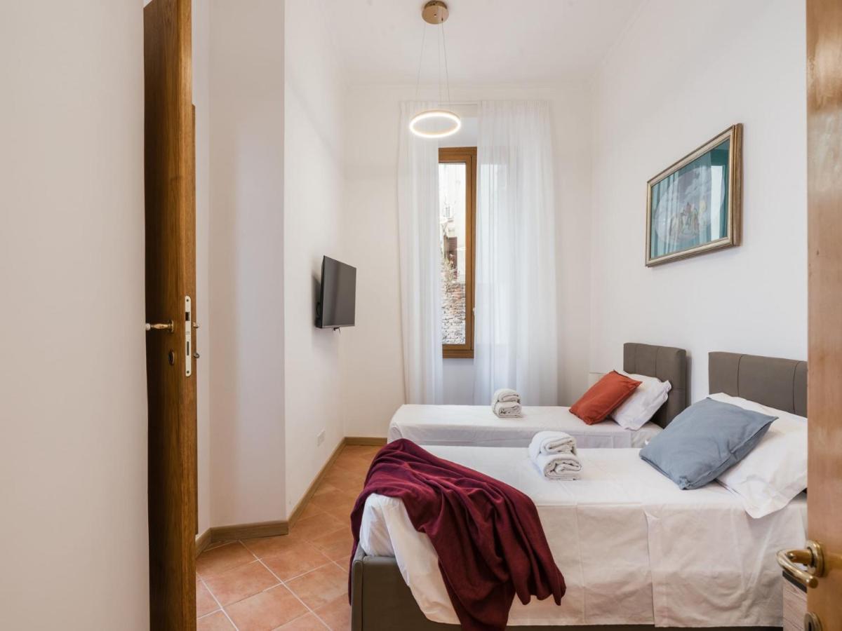 The Rent - Three-bedroom Near The Quirinale * Rom