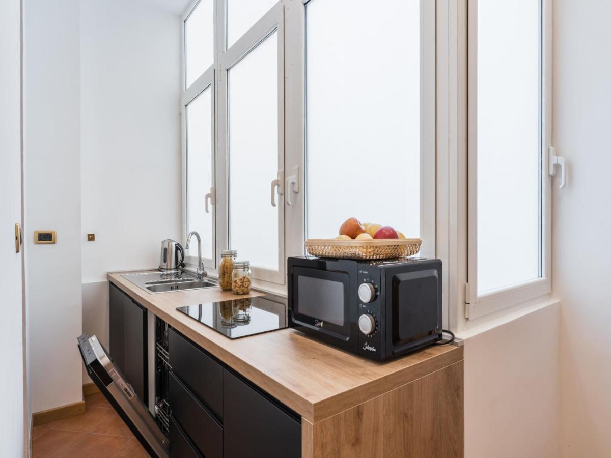 The Rent - Three-bedroom Near The Quirinale * Rom