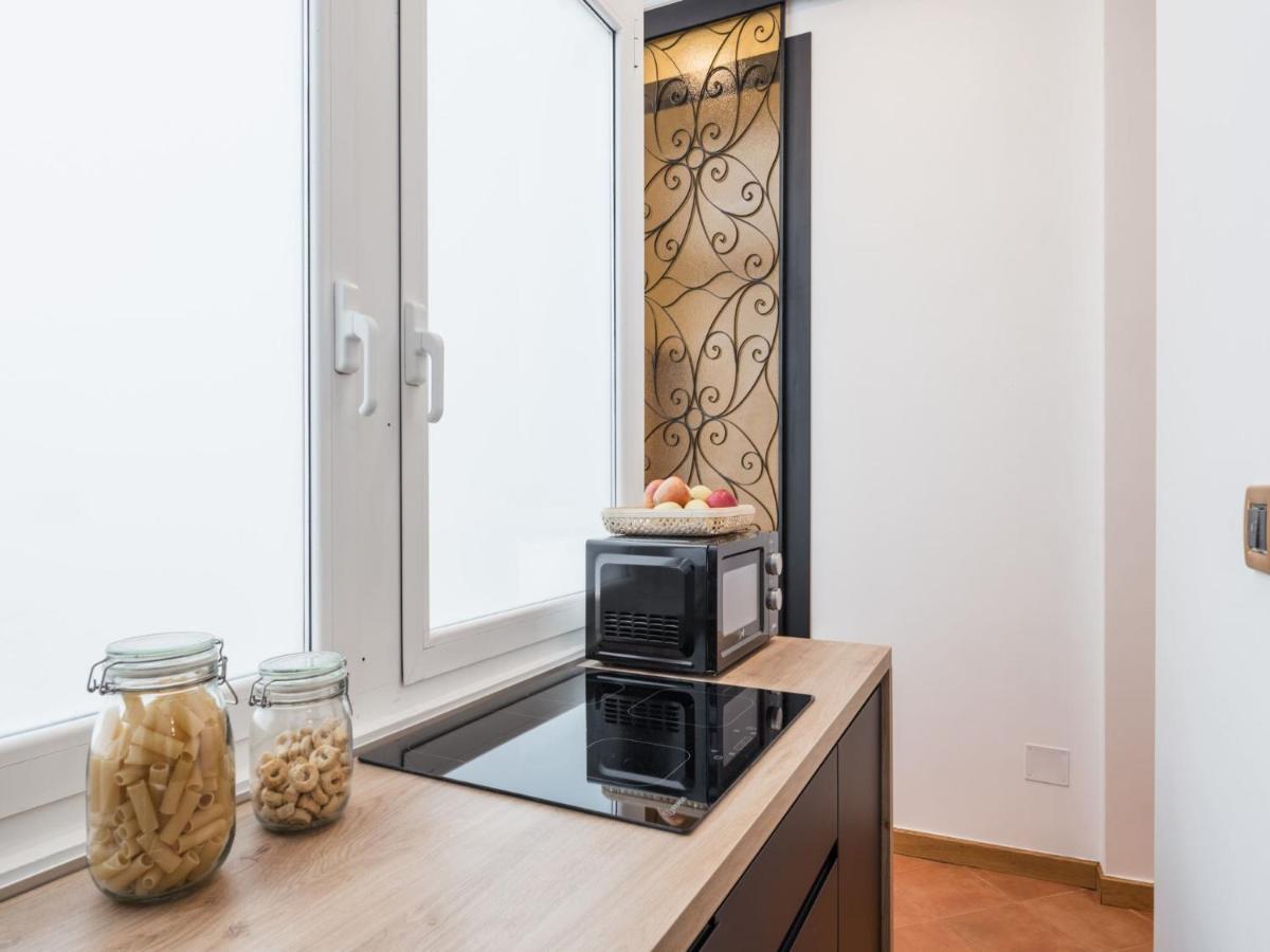 The Rent - Three-bedroom Near The Quirinale * Rom